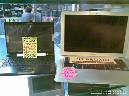 Black Eee PC 900 beside a MacBook Air